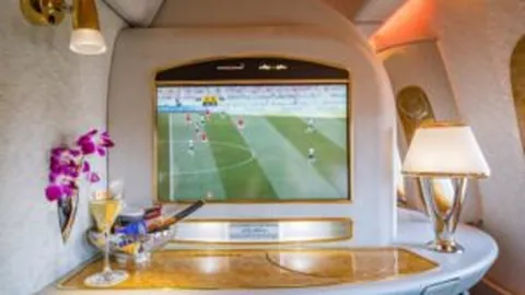 “你是否体验过此投篮游戏？失误后惨遭队友团砸篮球！”